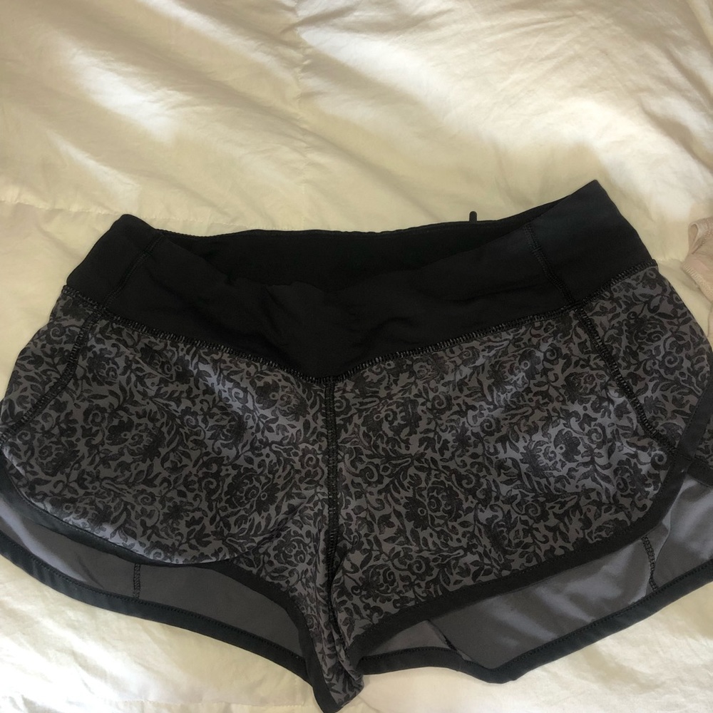 Lululemon shorts size 4